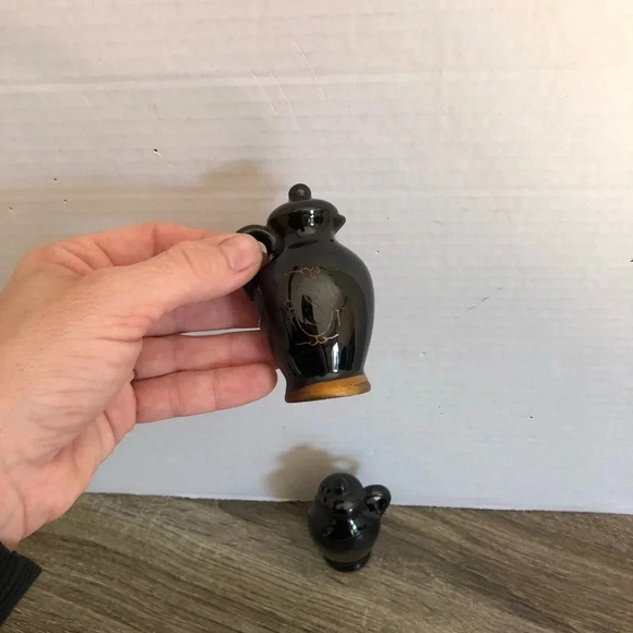 Vtg Novelty Salt and Pepper Shakers - Picture 8 of 12